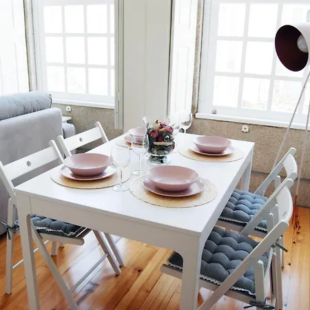 Charming - Free Parking - Heart Of The City Apartment